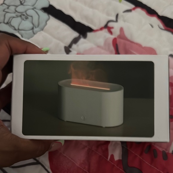 Flame 🔥 White Aromatherapy Diffuser - Picture 5 of 6
